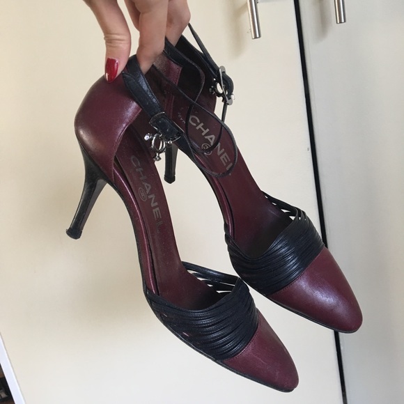 CHANEL Shoes - Vintage Chanel heels